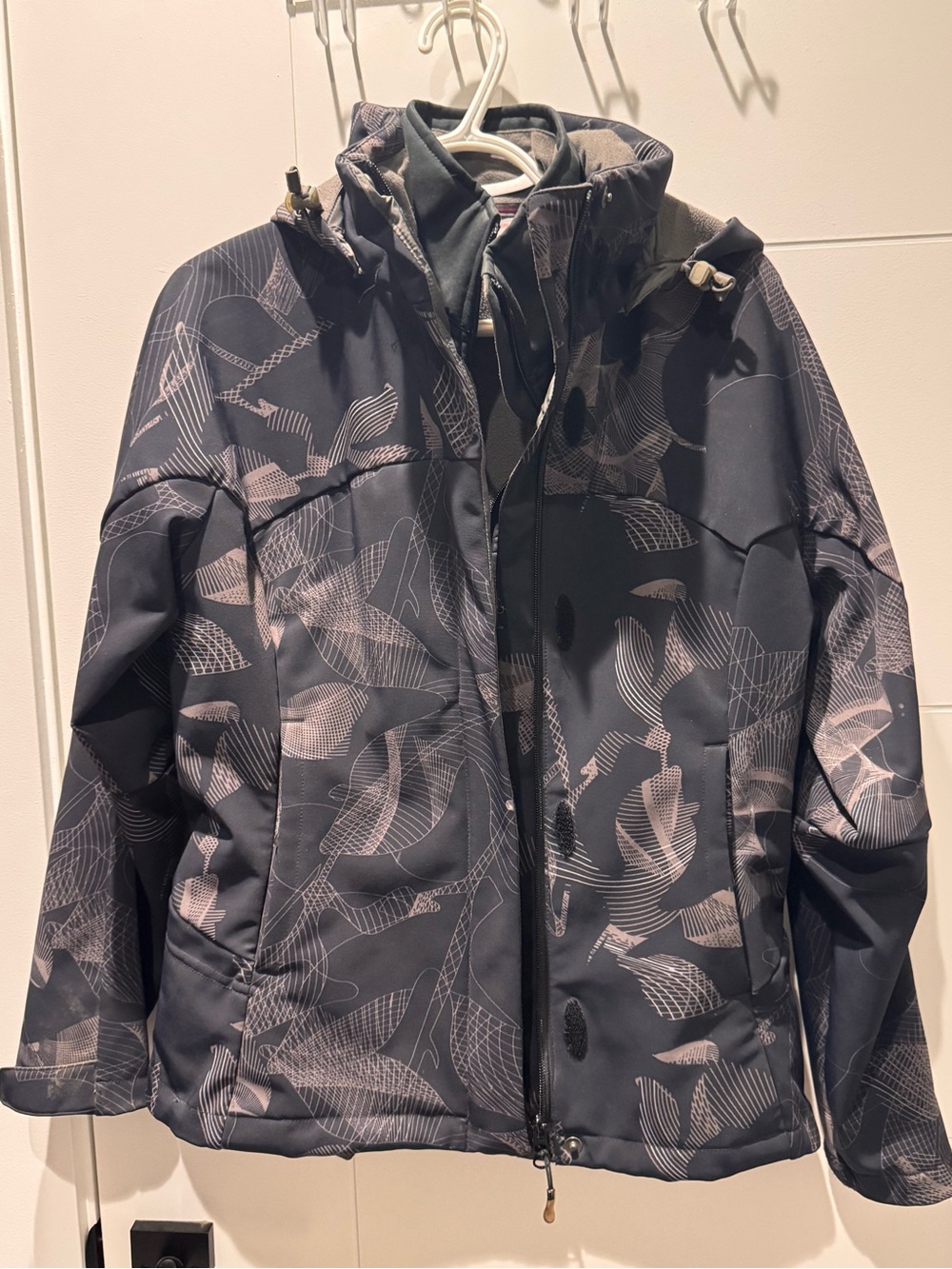 Women's Black & Pink Patterned Hooded Jacket